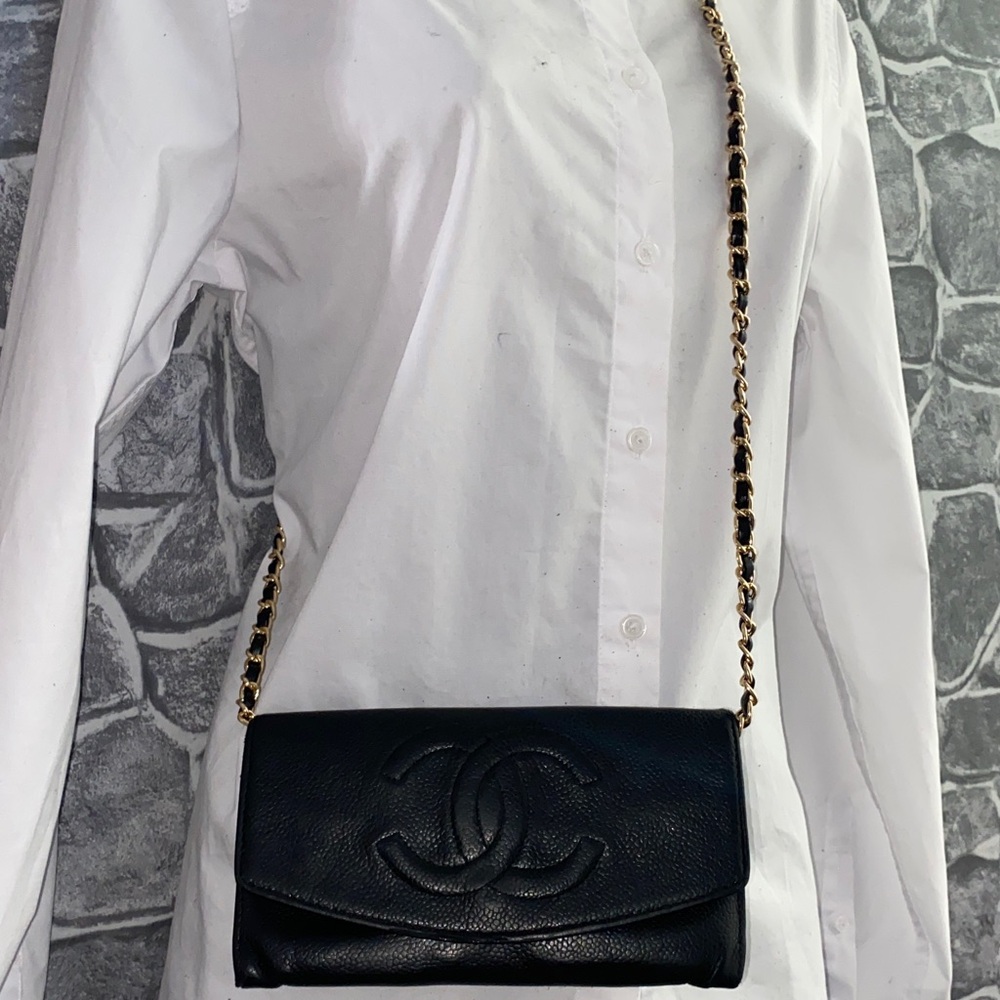 Authentic CHANEL Timeless CC Logo Caviar Leather Purse Wallet - Picture 3 of 17